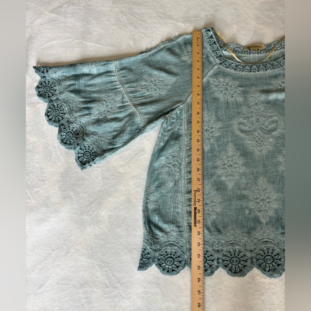 Democracy Blouse Size S Top Sleeves 2/3 Crewneck Light Blue - Picture 9 of 15